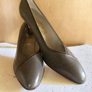 VINTAGE FERRAGAMO PUMPS circa 1960's